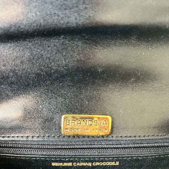 Chic Black Crocodile-Embossed Clutch - Picture 4 of 6